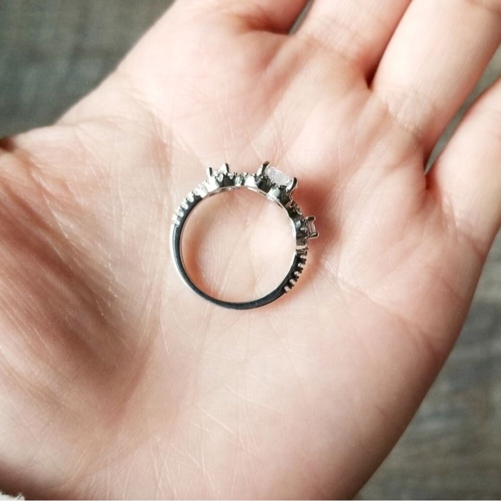 💎NEW💎 3 STONES HALO HEART RING - Picture 4 of 5